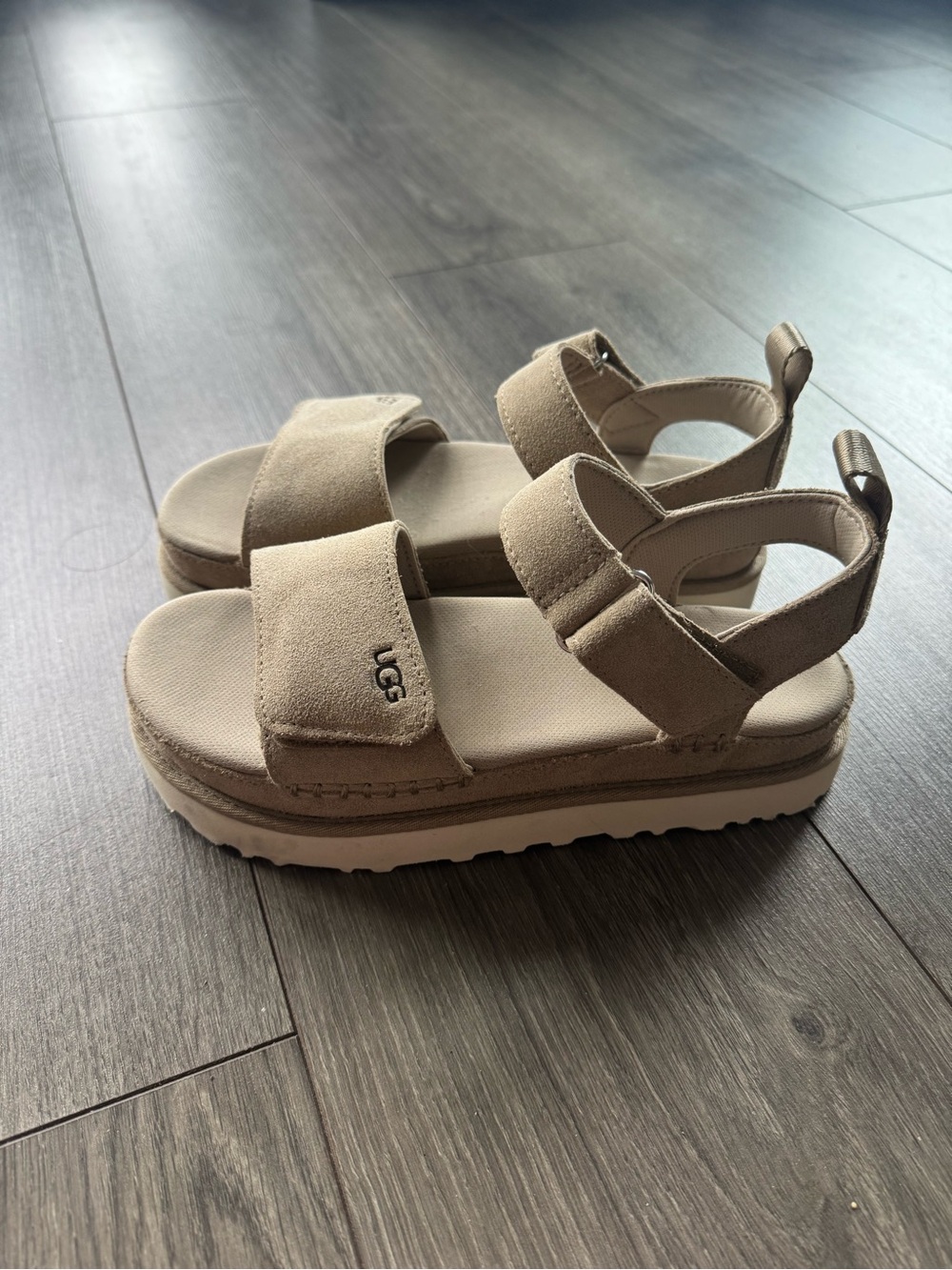 UGG® Goldenstar Women's Tan Sandals. Size 8.